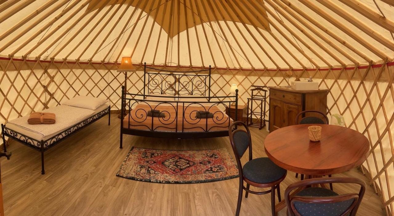 Oeko Kemping Es Glamping Tiszadada Eksteriør billede