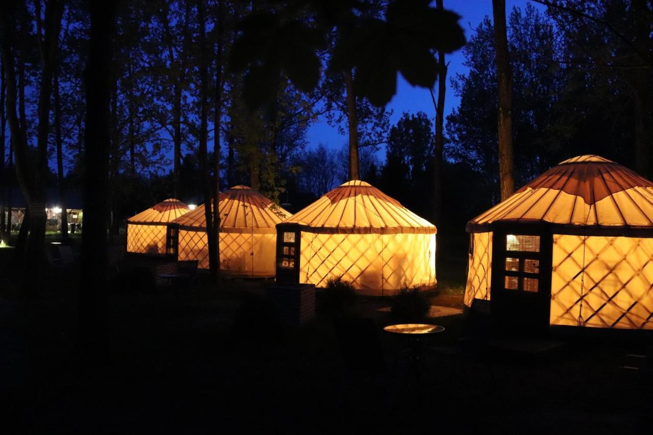 Oeko Kemping Es Glamping Tiszadada Eksteriør billede