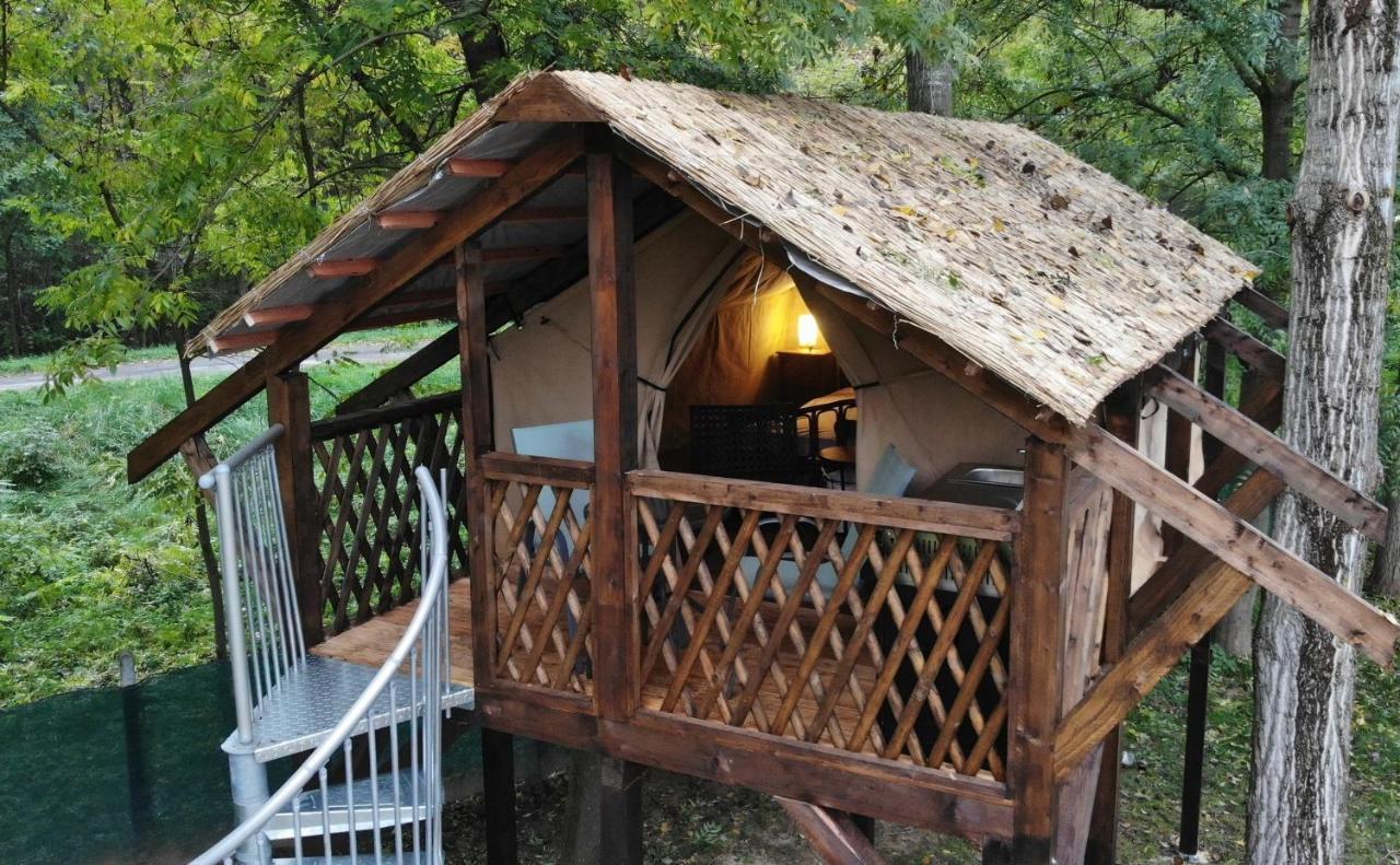 Oeko Kemping Es Glamping Tiszadada Eksteriør billede